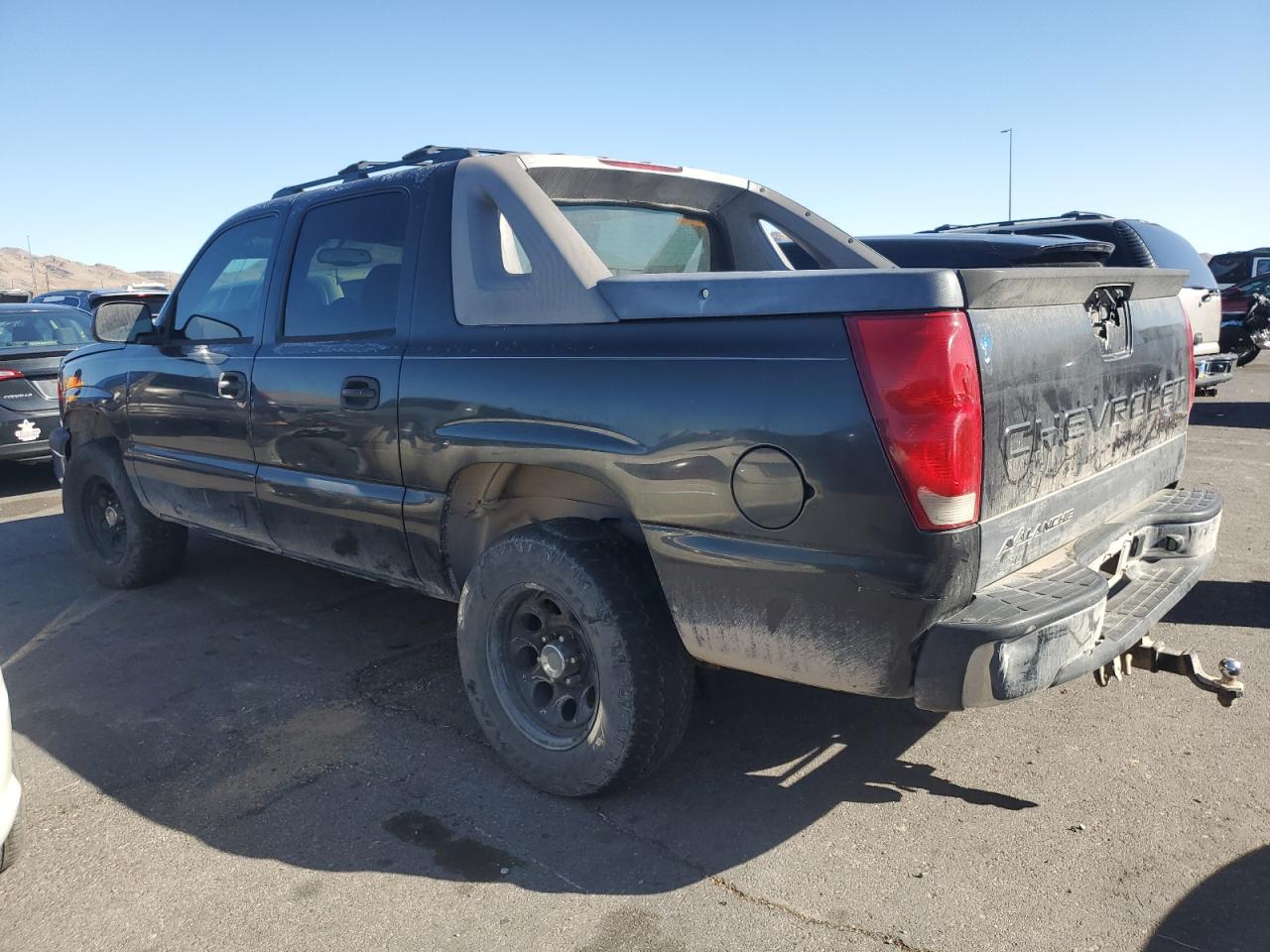 2006 Chevrolet Avalanche - Image 2