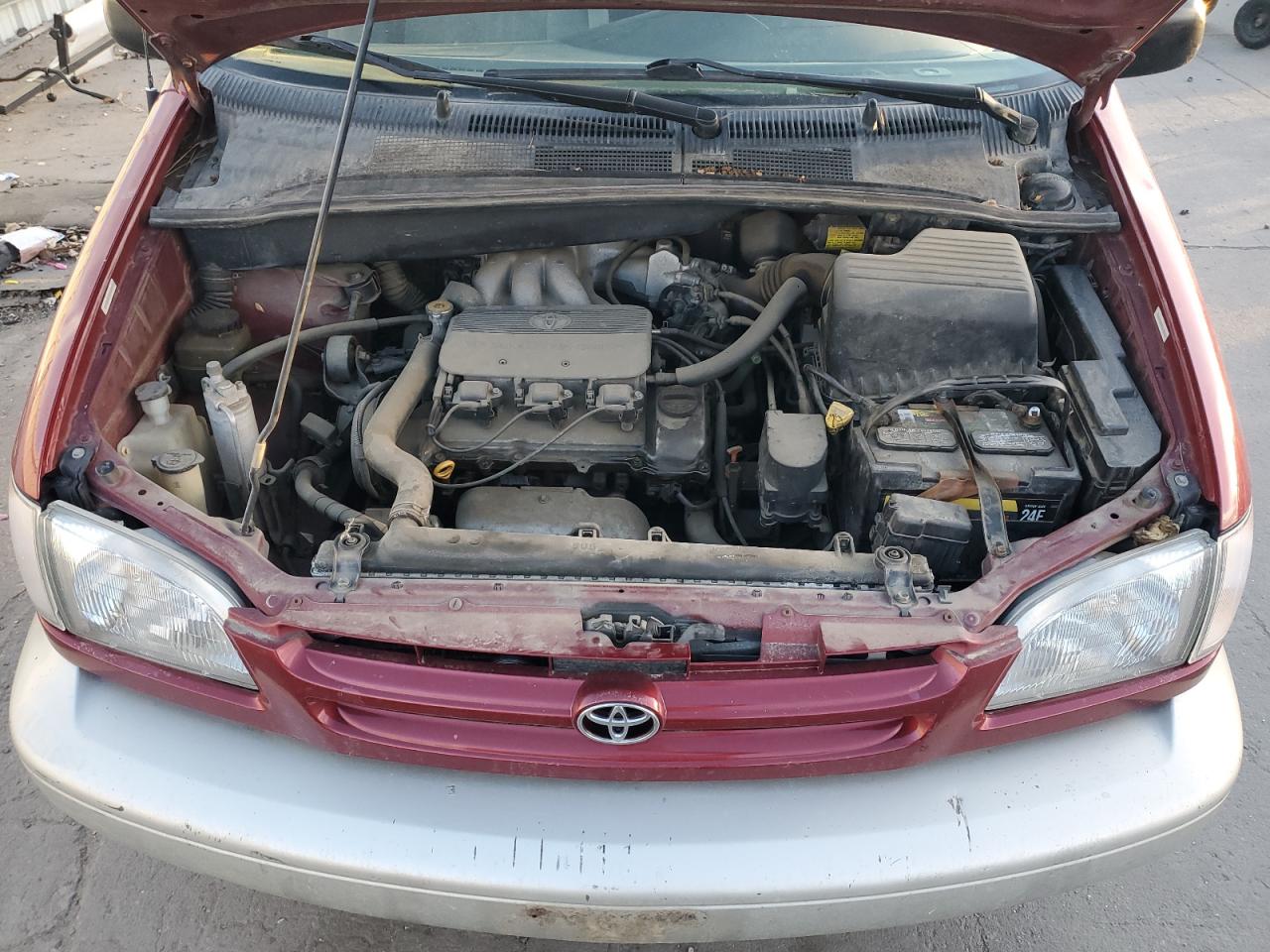 2000 Toyota Sienna - Image 12