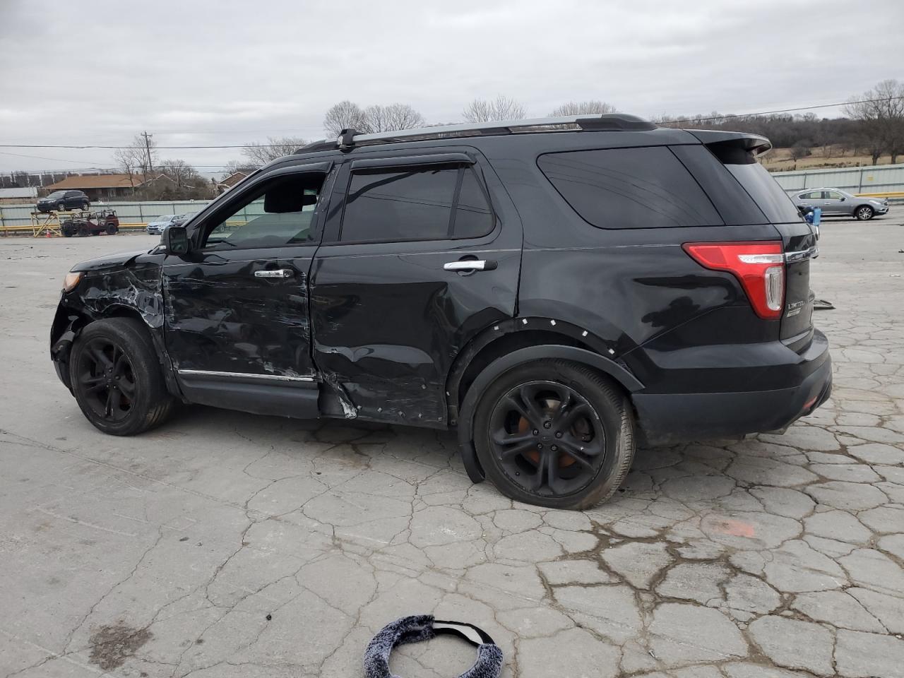 2015 Ford Explorer - Image 2