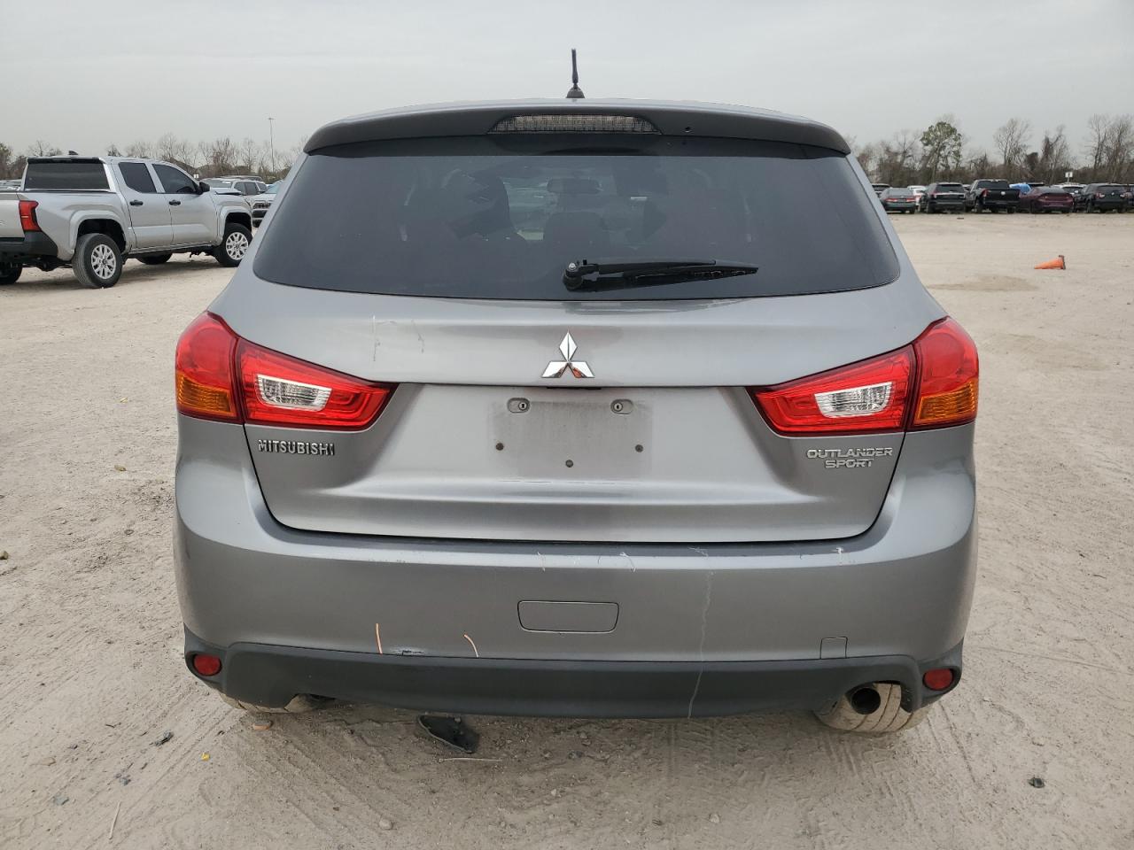 2014 Mitsubishi Outlander - Image 6