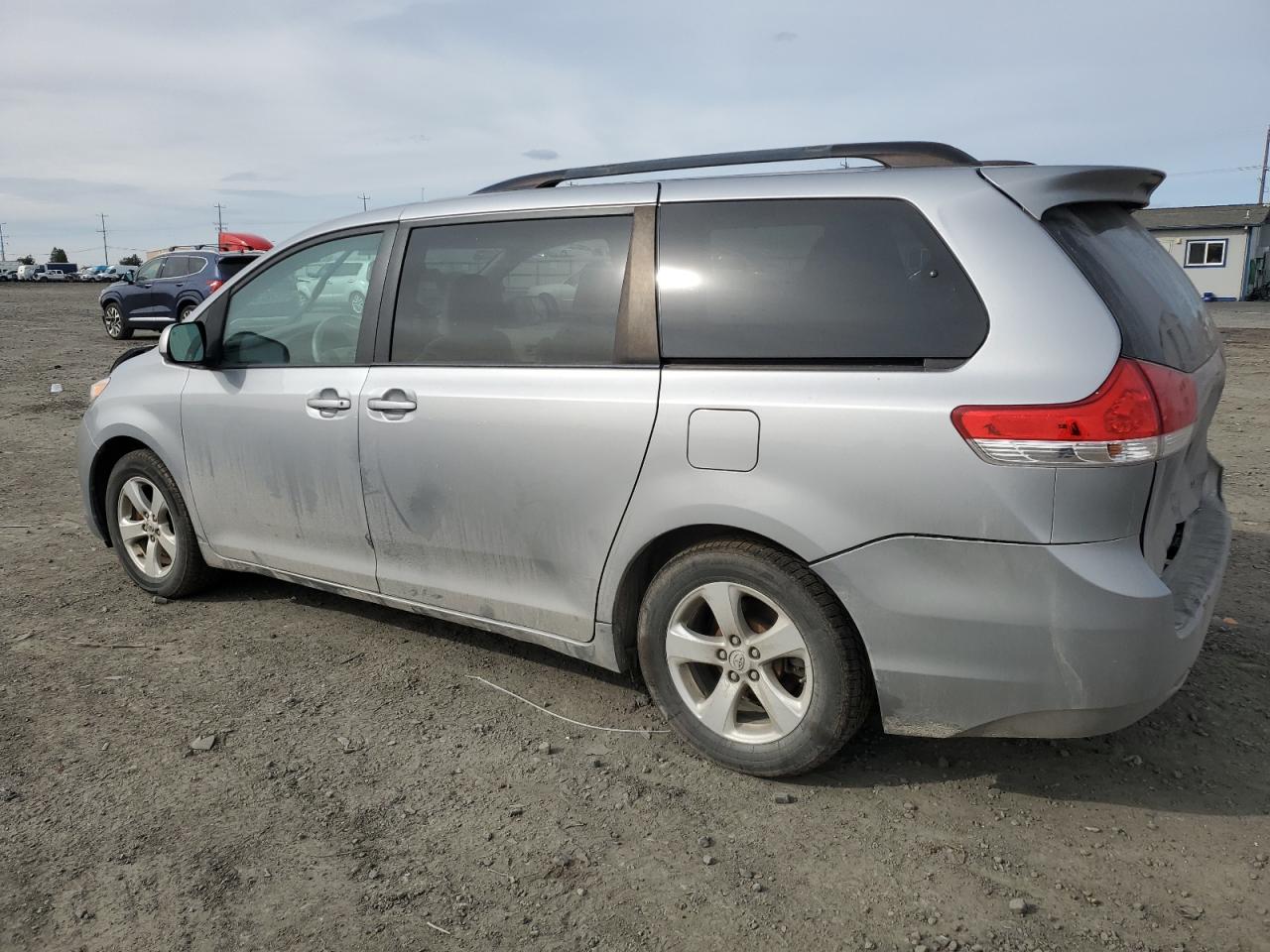2013 Toyota Sienna - Image 2
