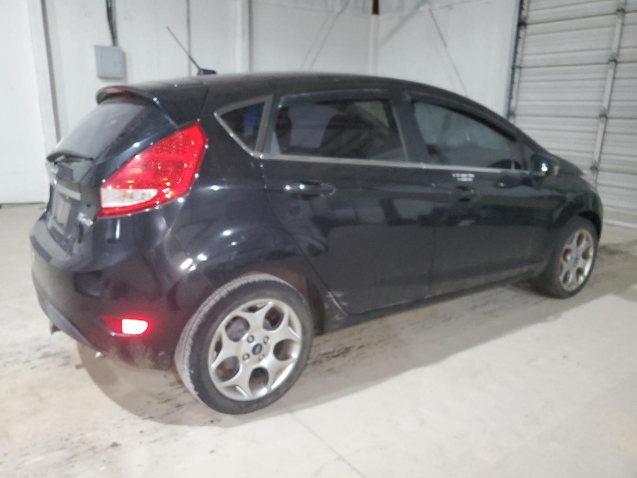 2011 Ford Fiesta - Image 3