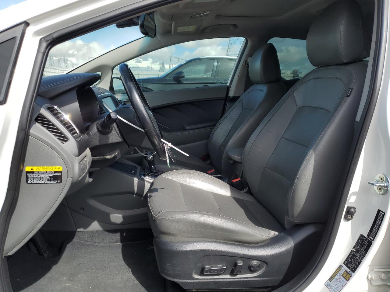 2017 Kia Forte - Image 7