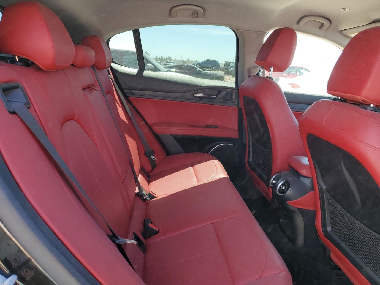 2020 Alfa Romeo Stelvio - Image 11