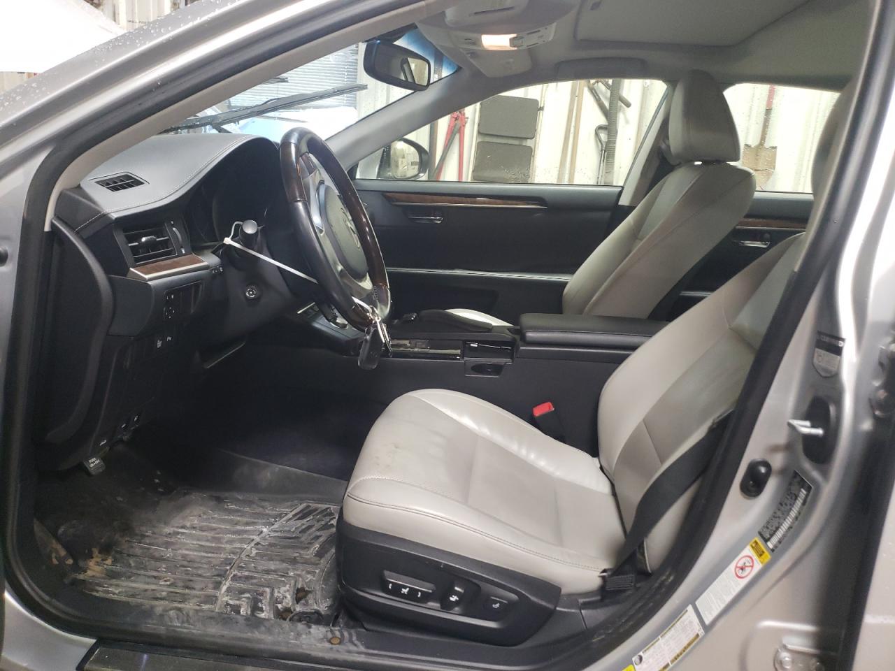 2015 Lexus ES - Image 7
