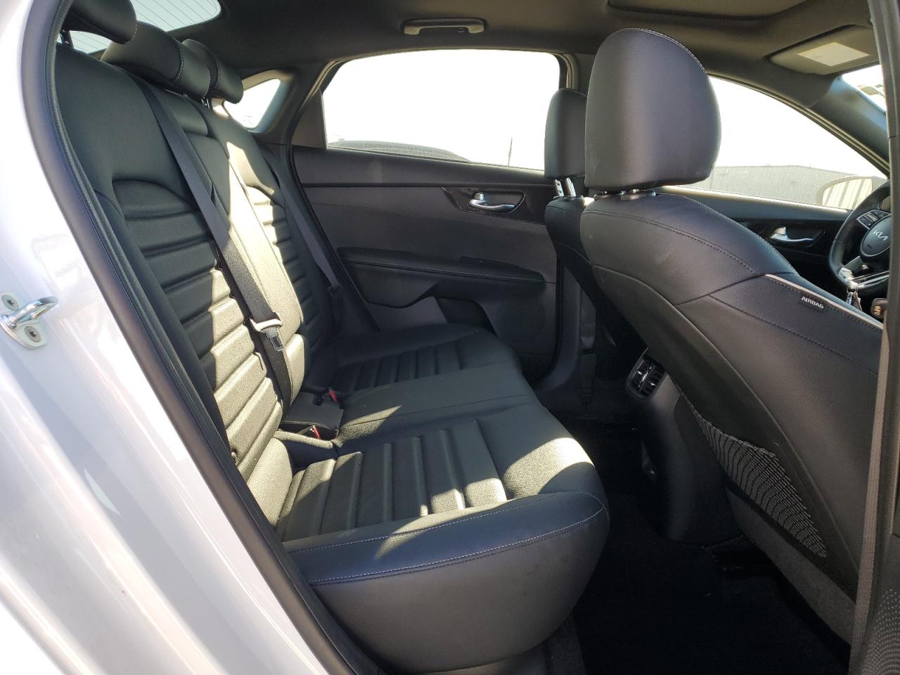 2023 Kia Forte - Image 10