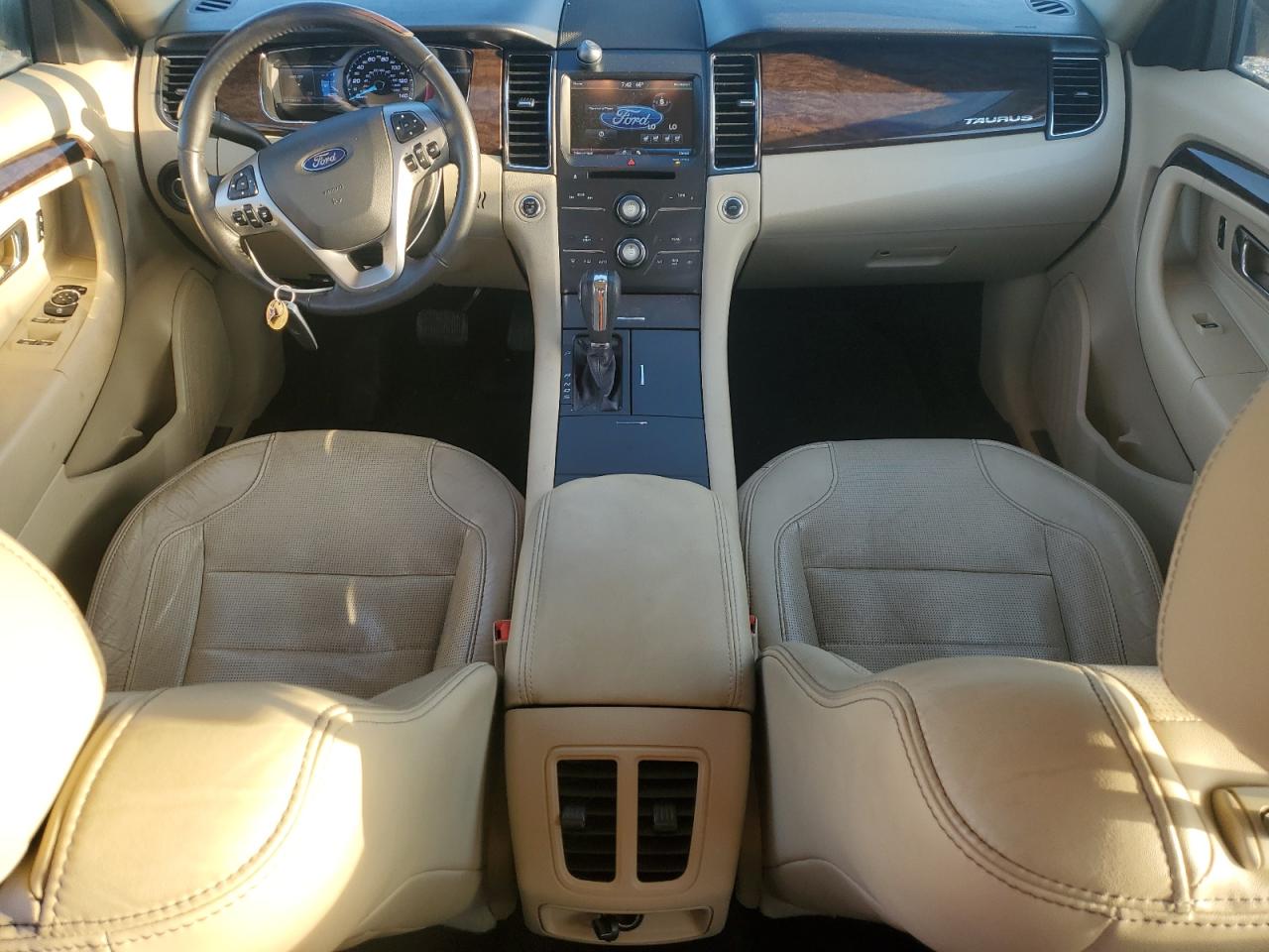 2015 Ford Taurus - Image 8