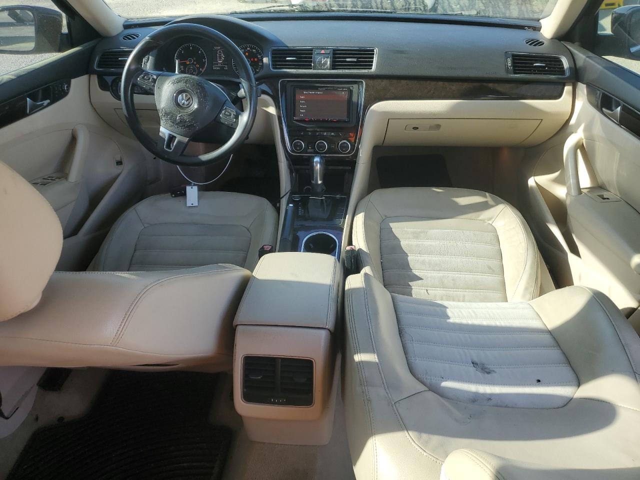 2014 Volkswagen Passat - Image 8