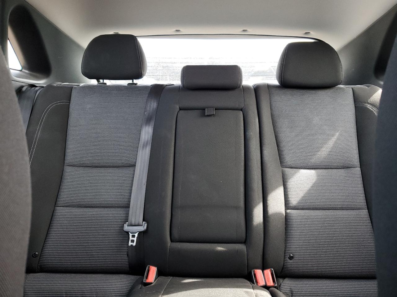 2016 Hyundai Elantra - Image 10