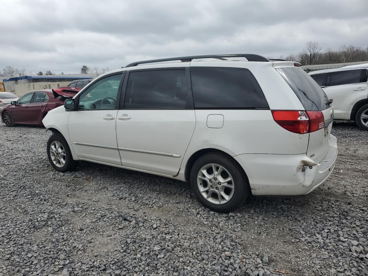 2005 Toyota Sienna - Image 2