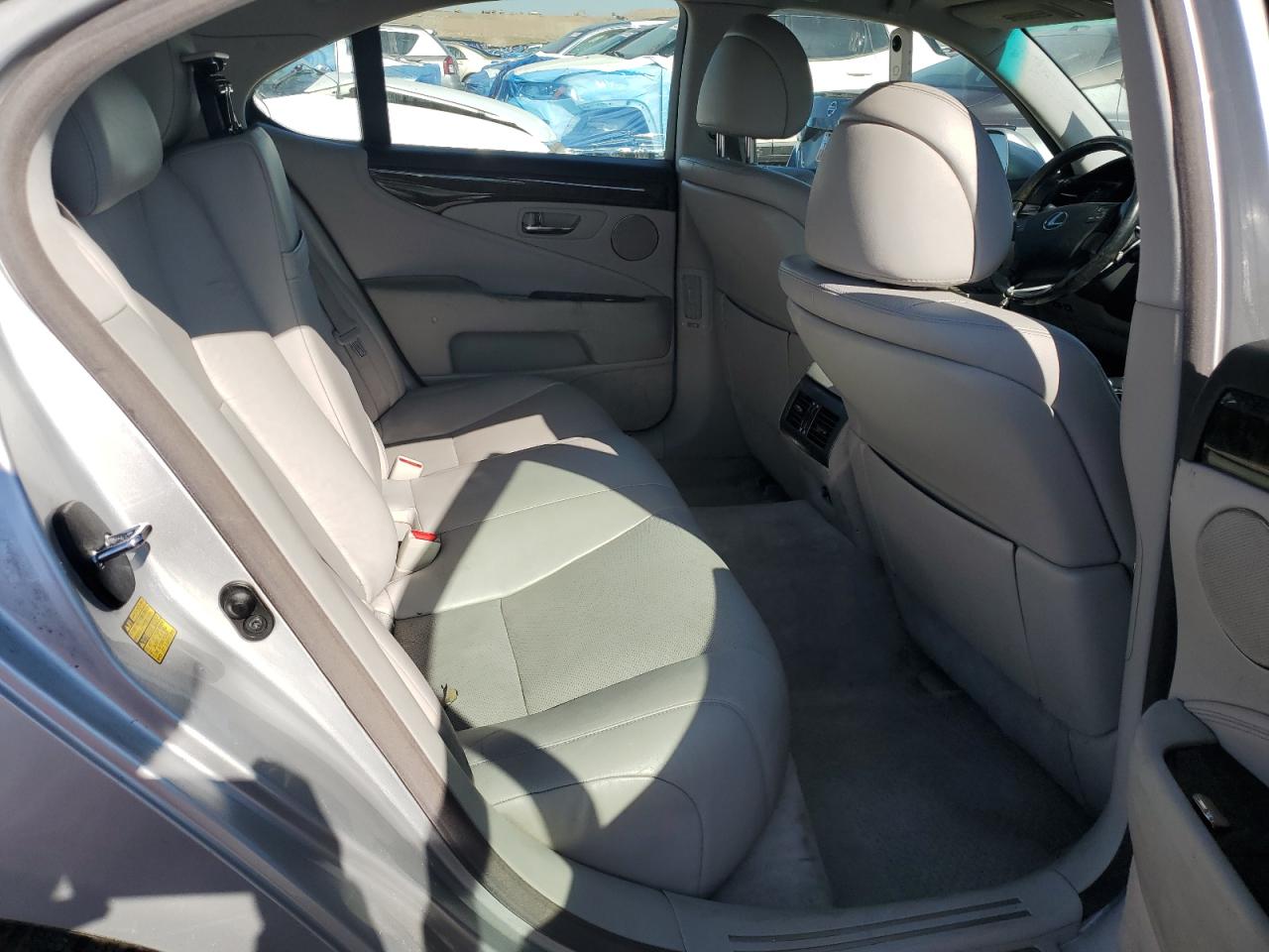 2007 Lexus LS - Image 11