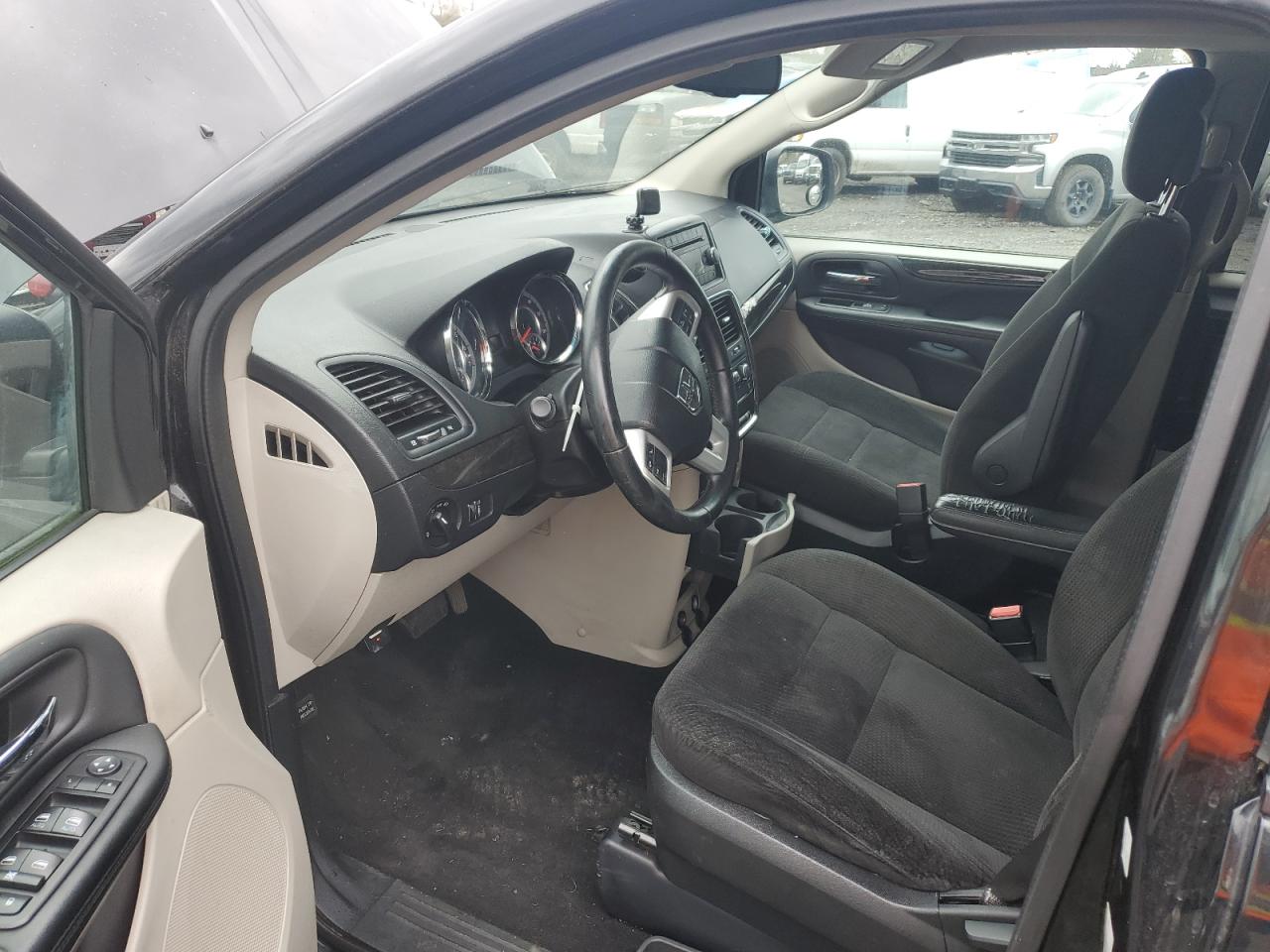 2017 Dodge Caravan - Image 8