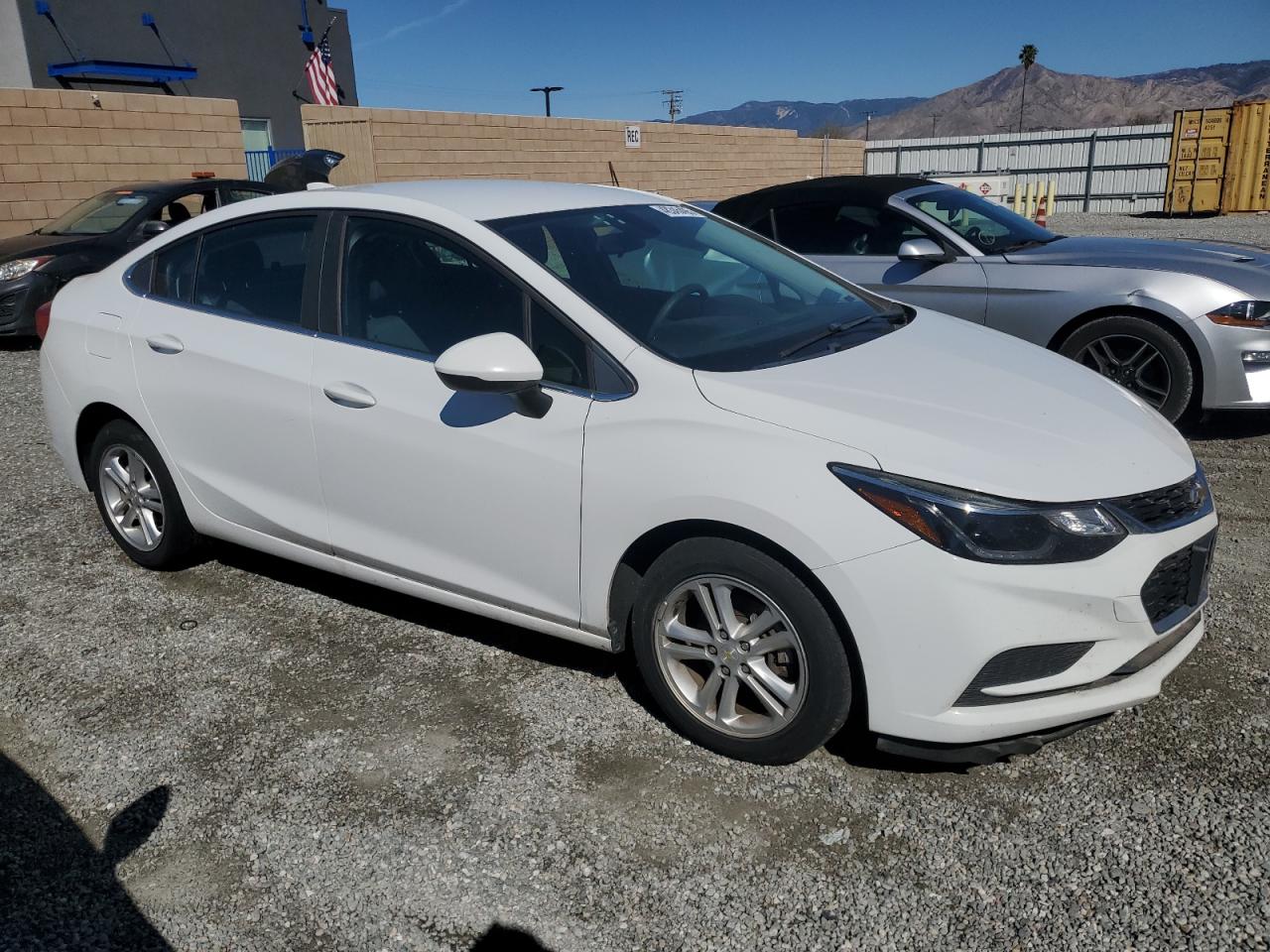 2018 Chevrolet Cruze - Image 4