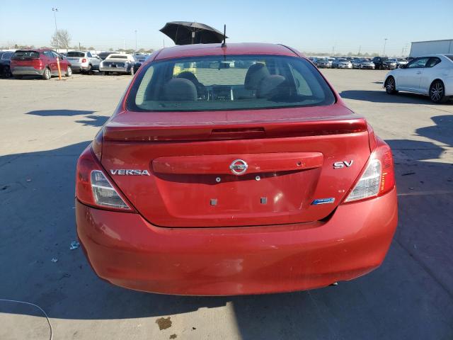 Седани NISSAN VERSA 2013 Червоний