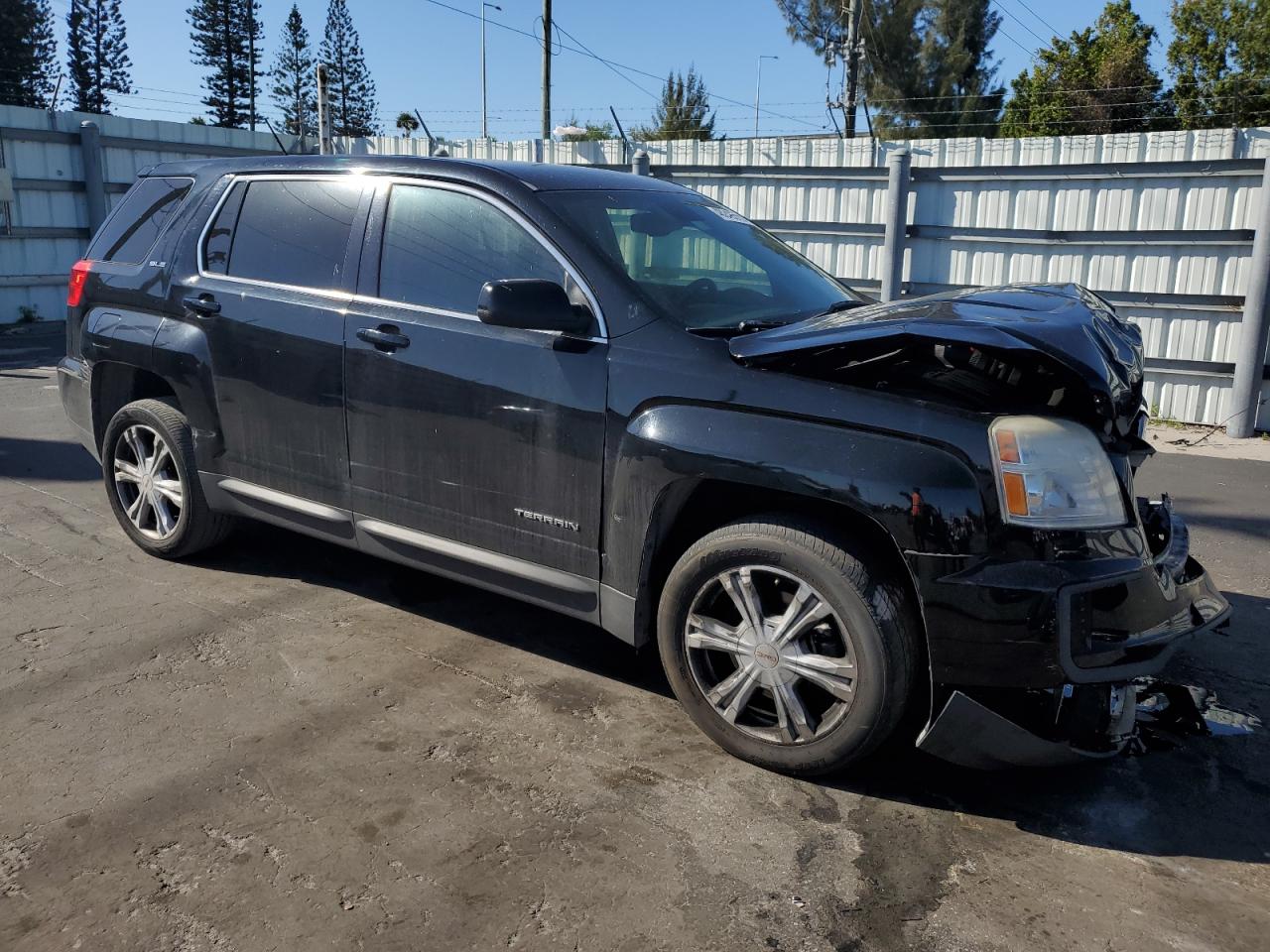 2017 GMC Terrain - Image 4