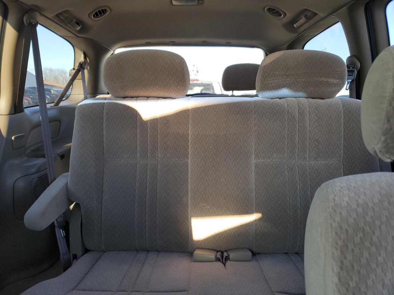 2002 Toyota Sienna - Image 10