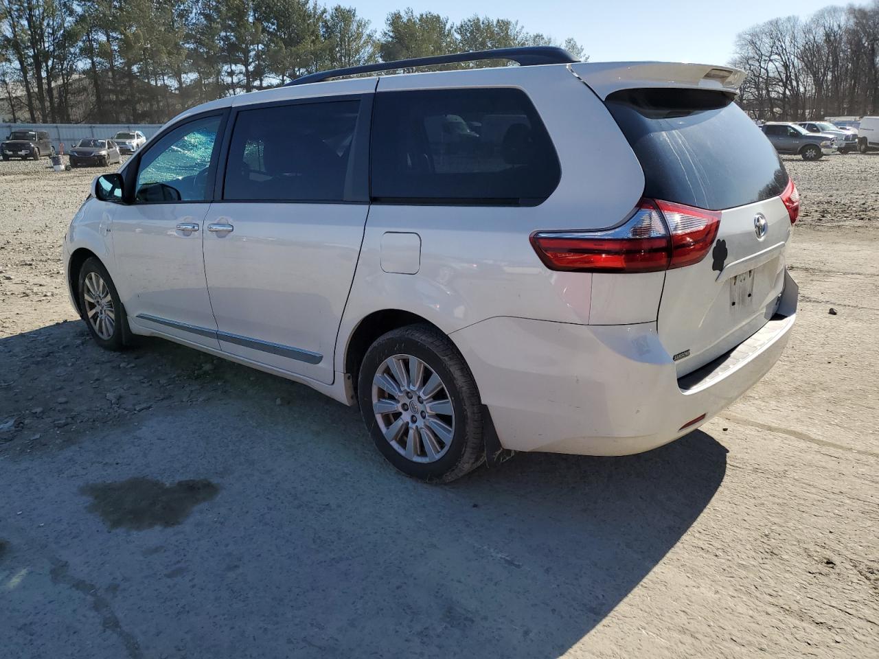 2017 Toyota Sienna - Image 2
