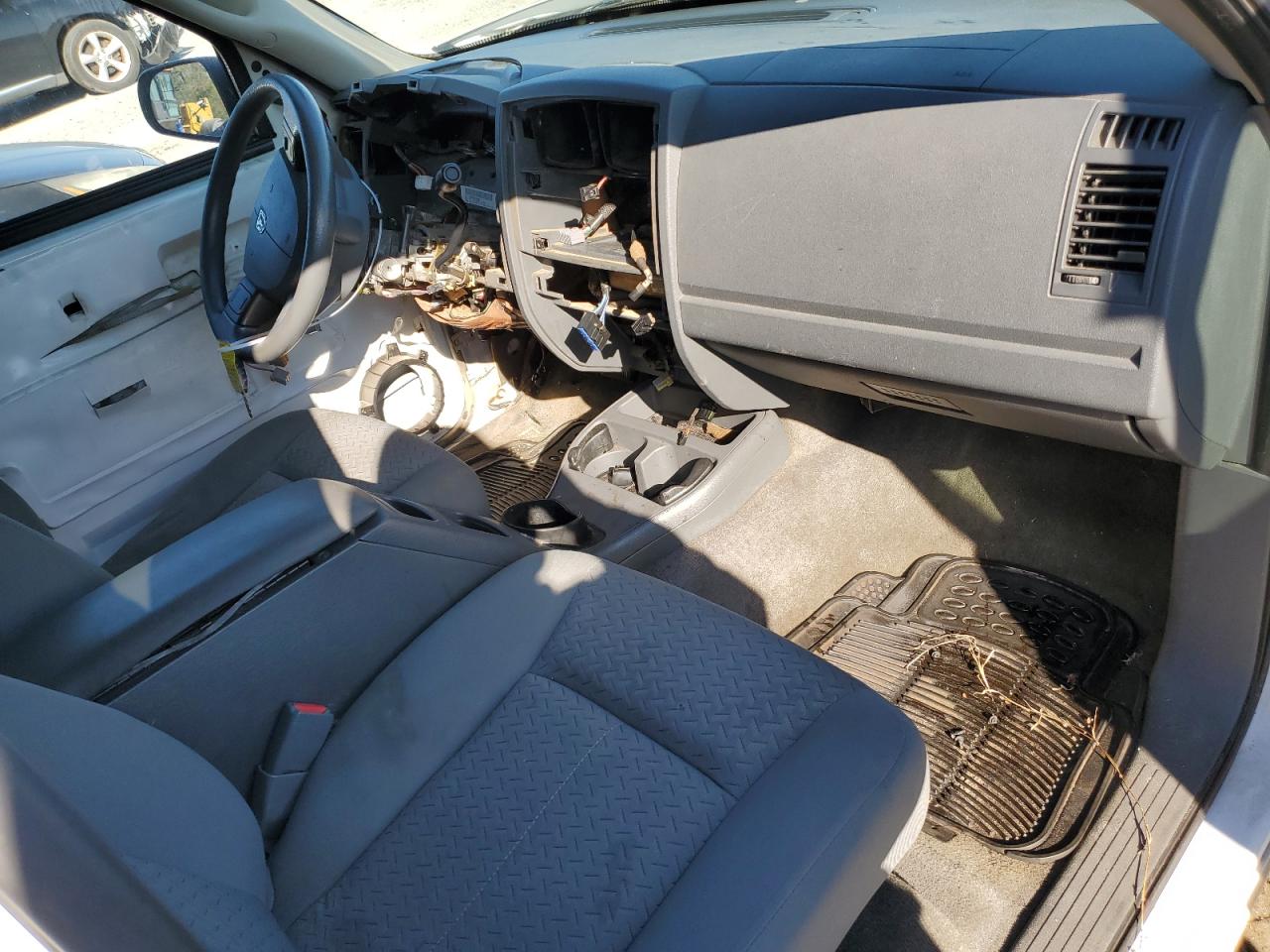 2007 Dodge Dakota - Image 8