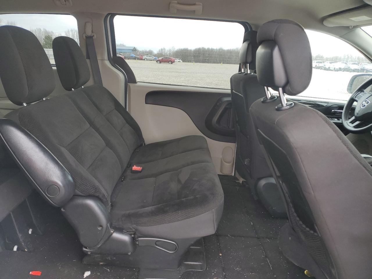 2018 Dodge Caravan - Image 11