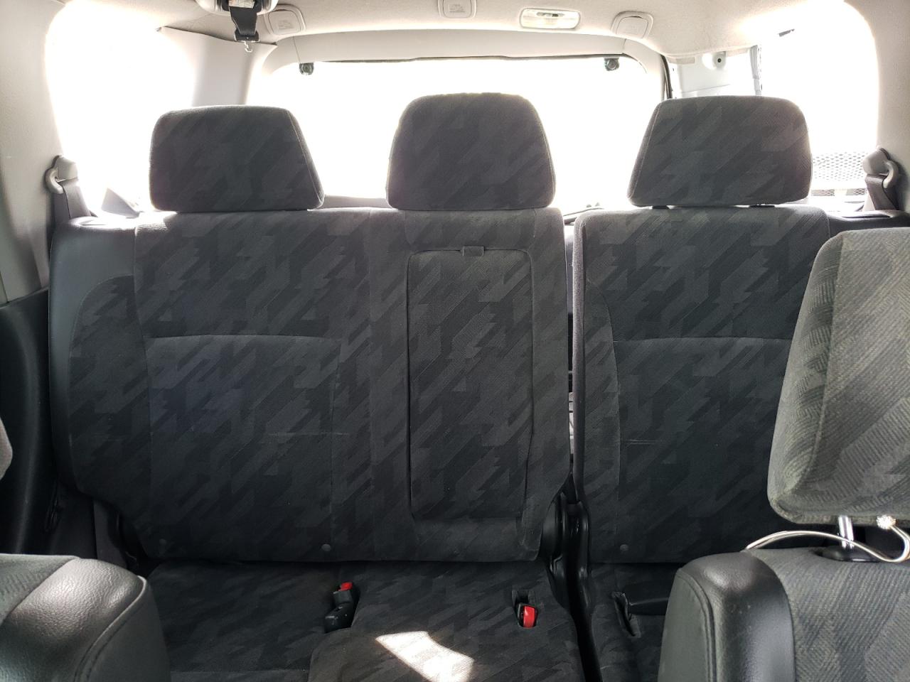 2004 Honda CR-V - Image 10