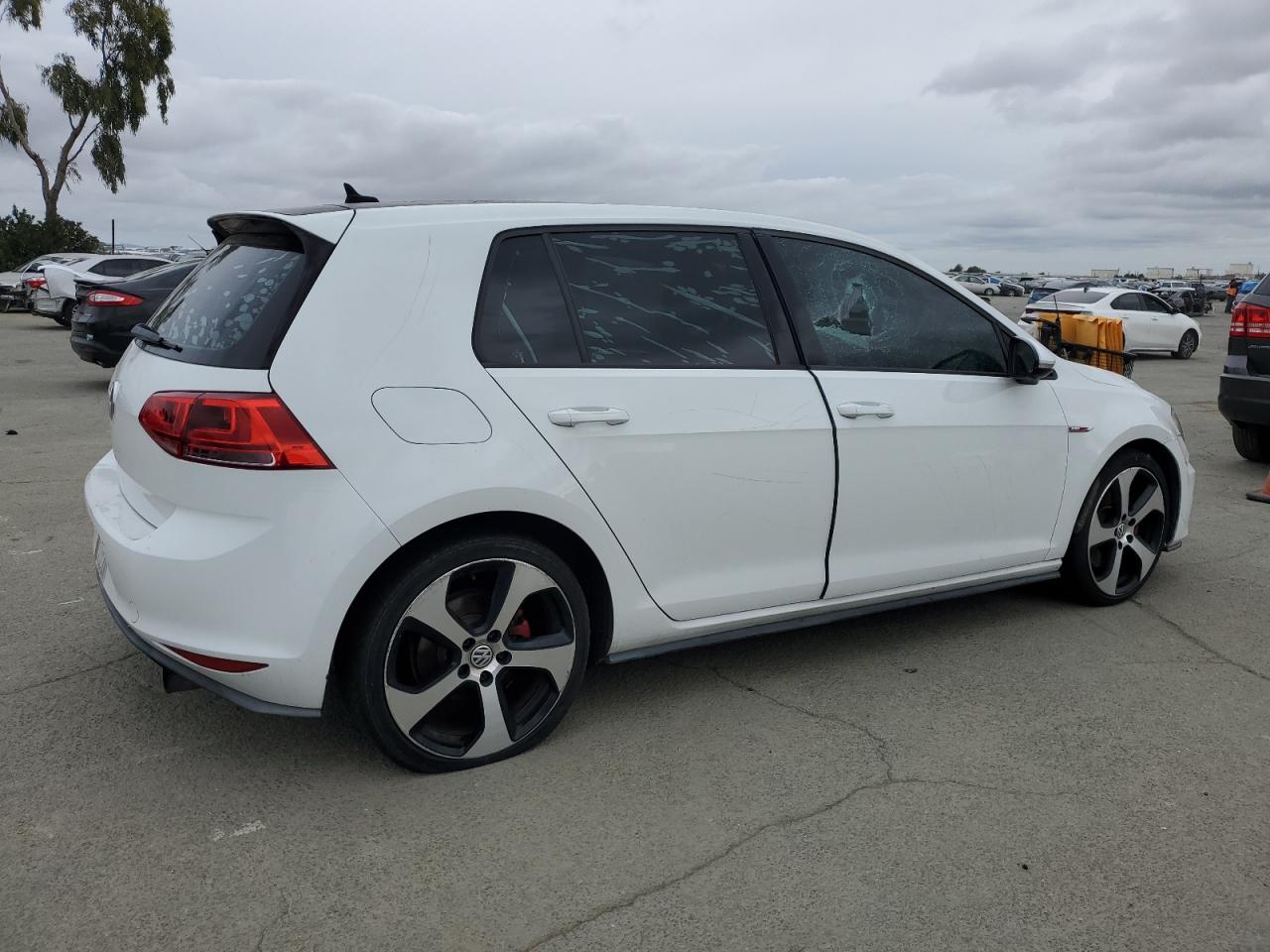 2015 Volkswagen GTI - Image 3