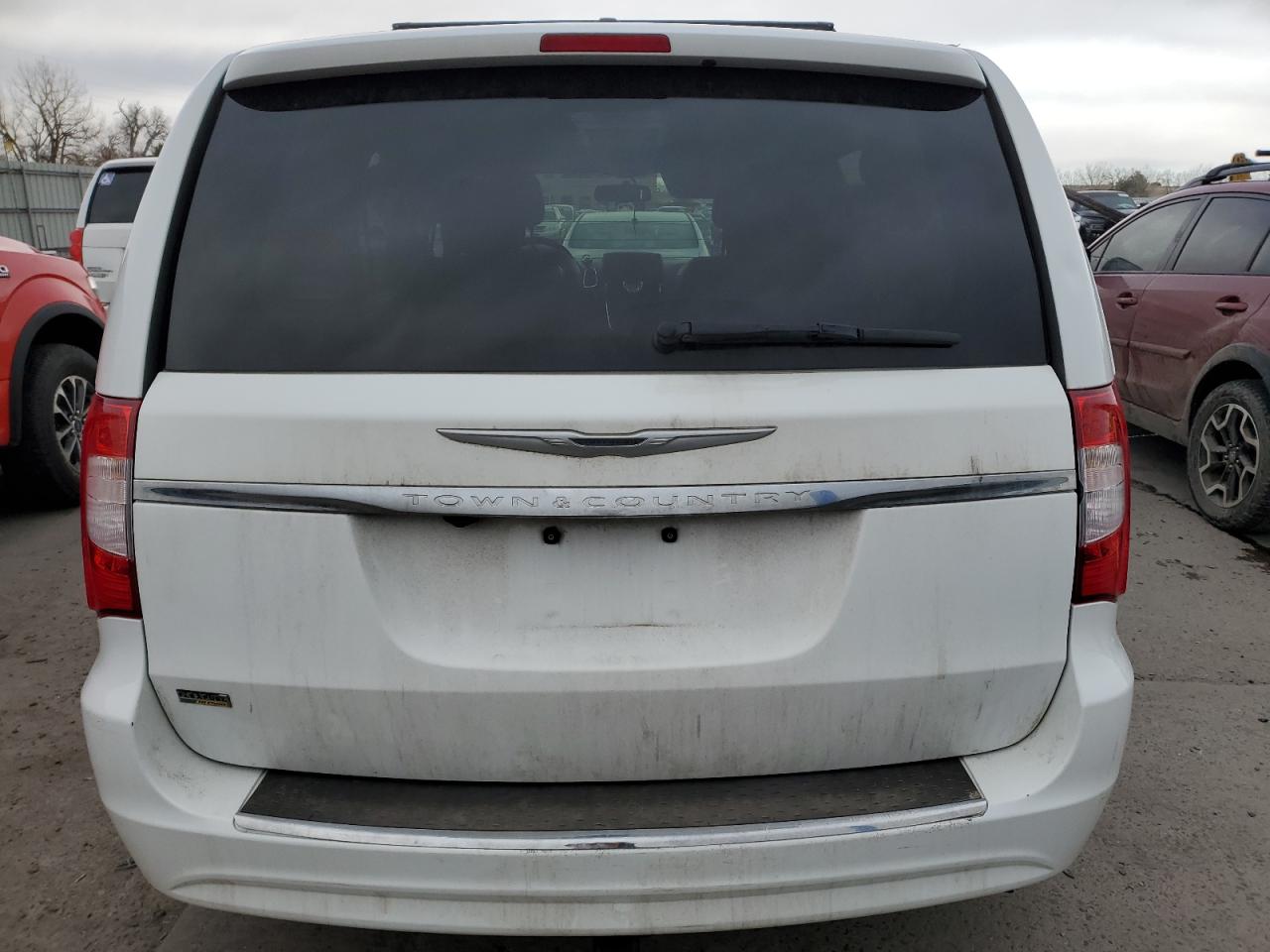 2014 Chrysler Town & Country - Image 6