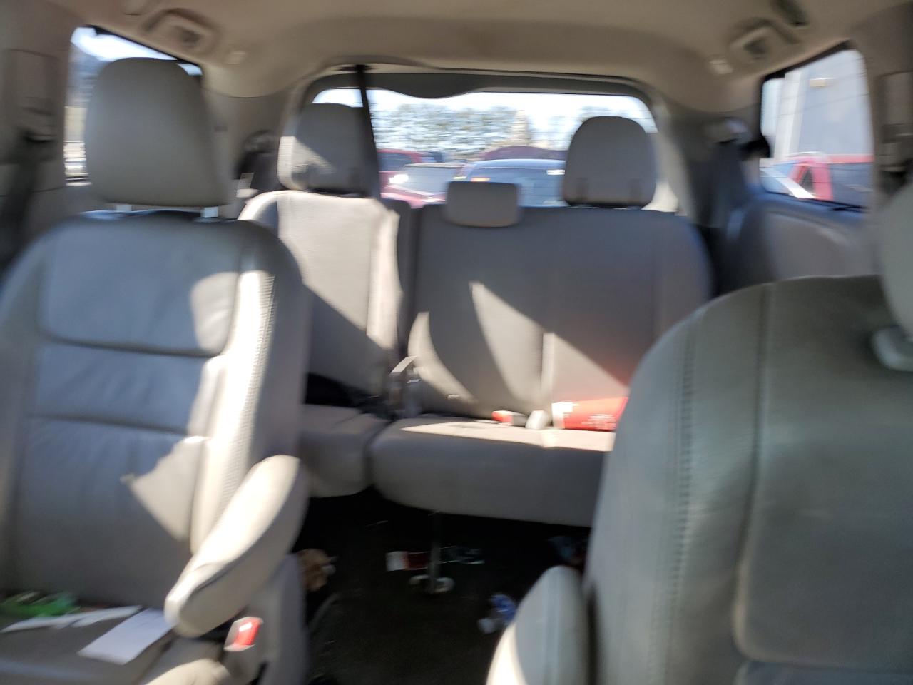 2017 Toyota Sienna - Image 10
