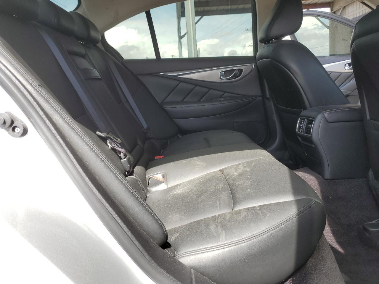 2015 Infiniti Q50 - Image 10