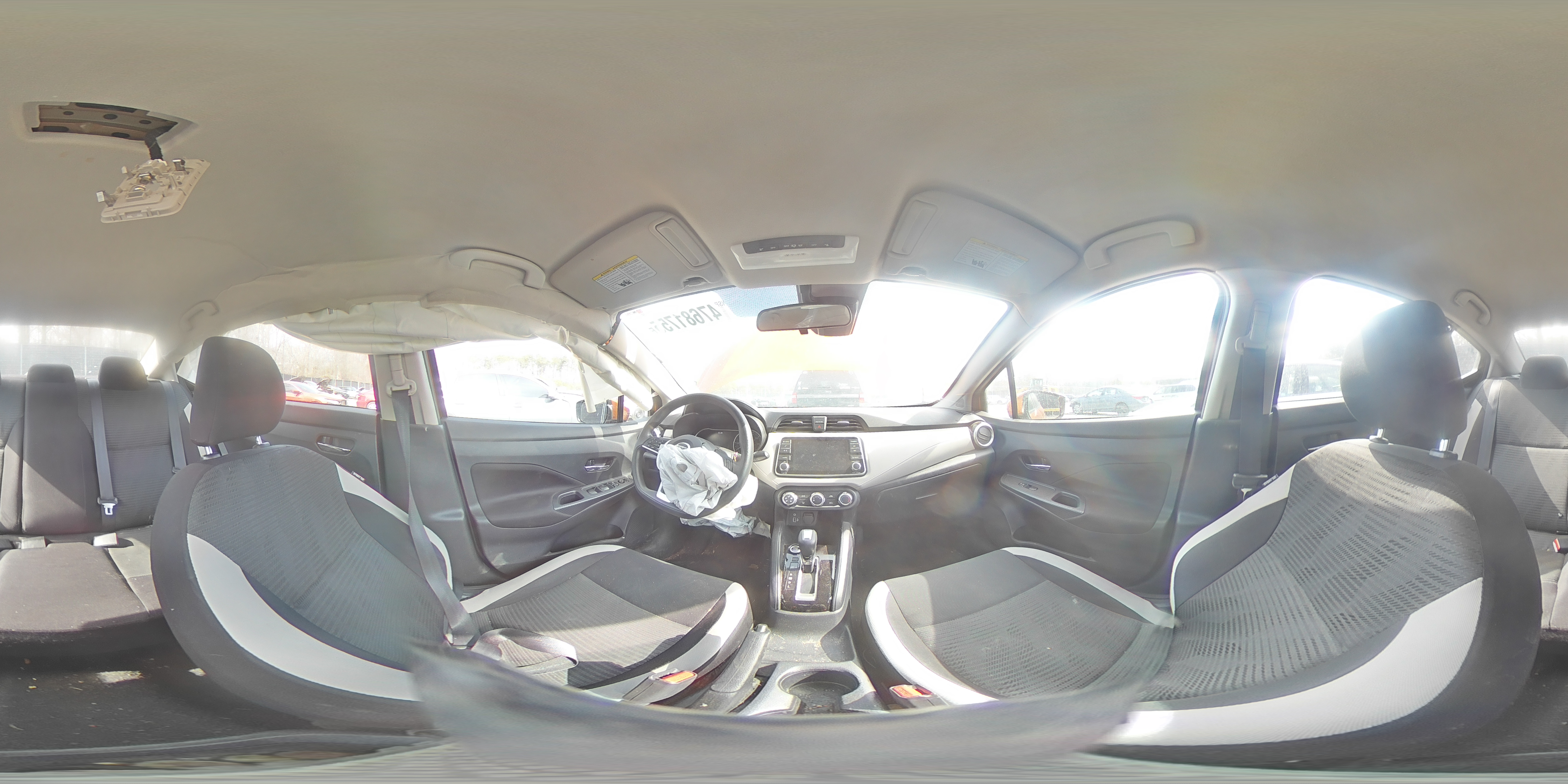 2021 Nissan Versa - Image 12