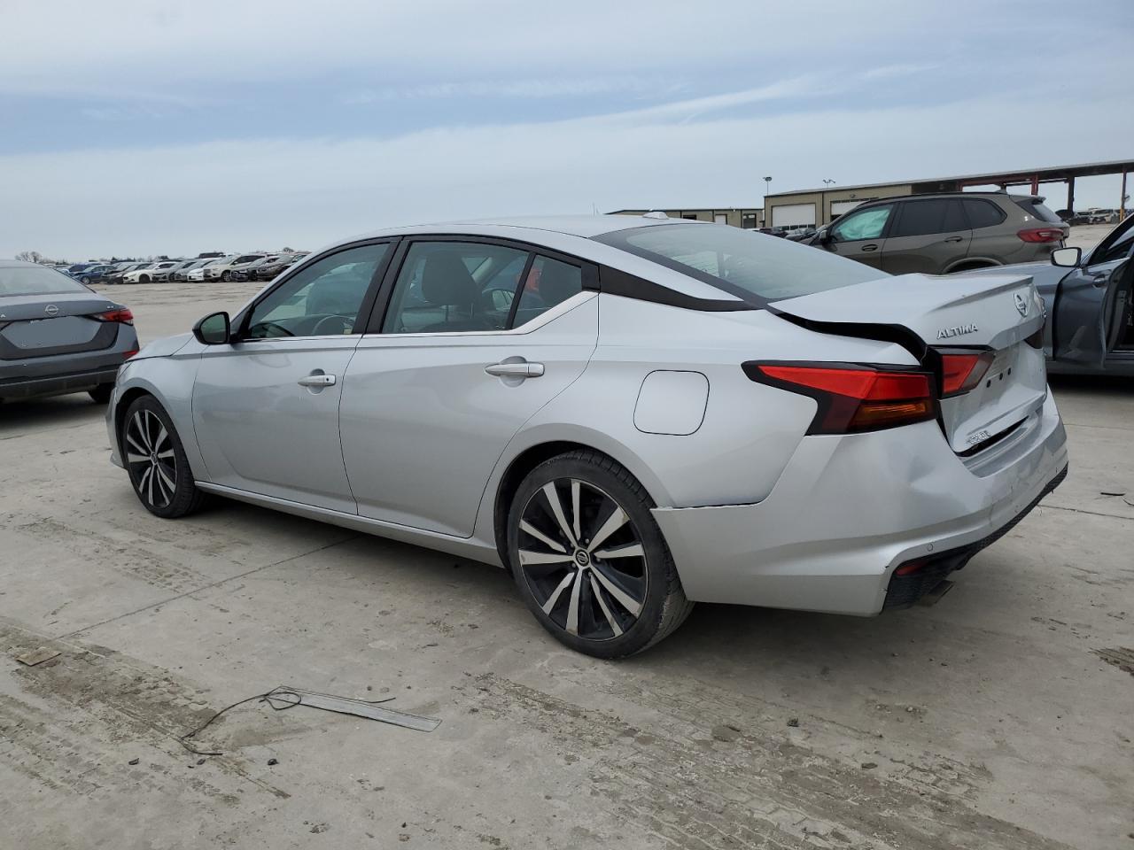 2021 Nissan Altima - Image 2
