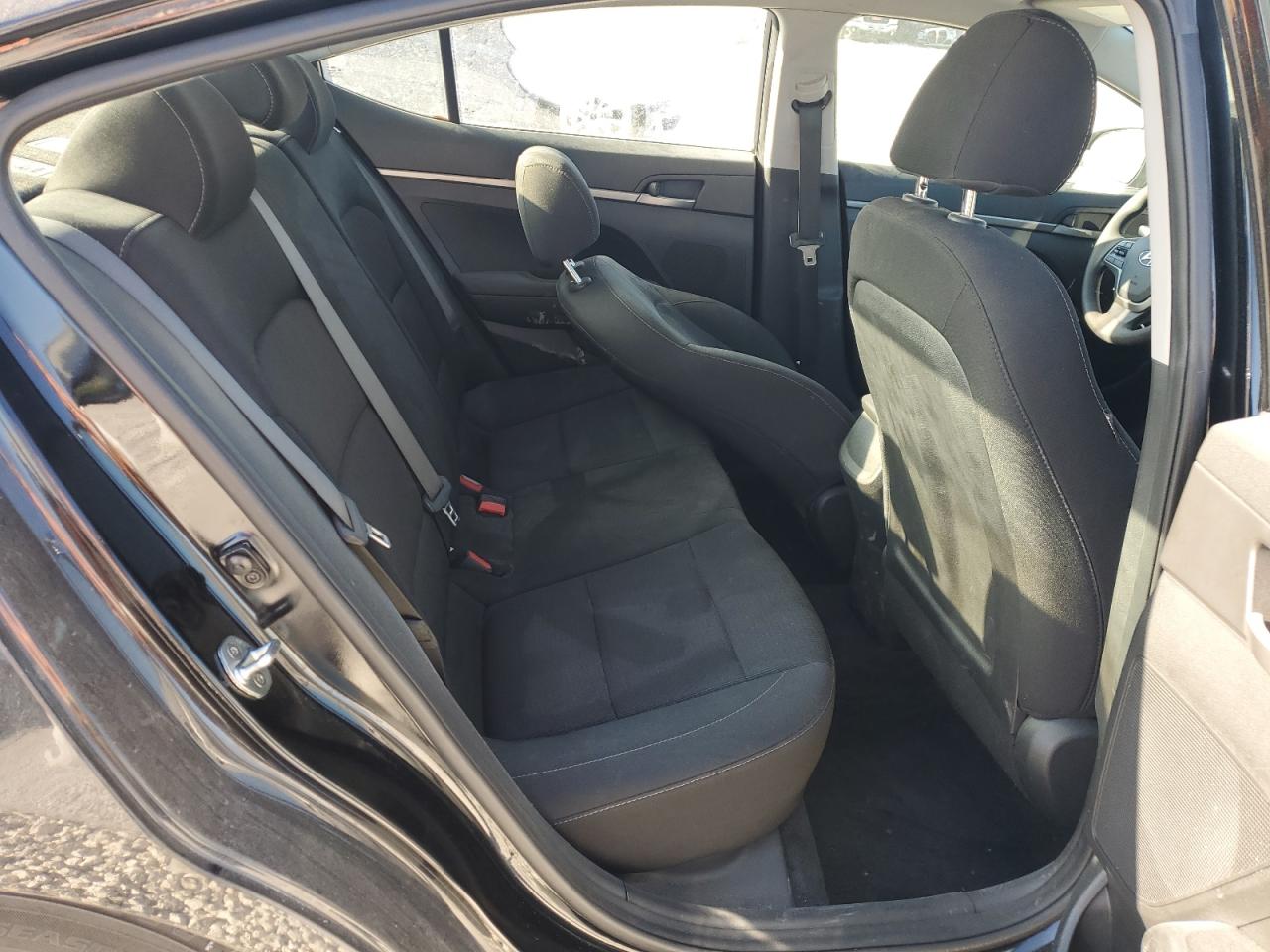 2018 Hyundai Elantra - Image 10