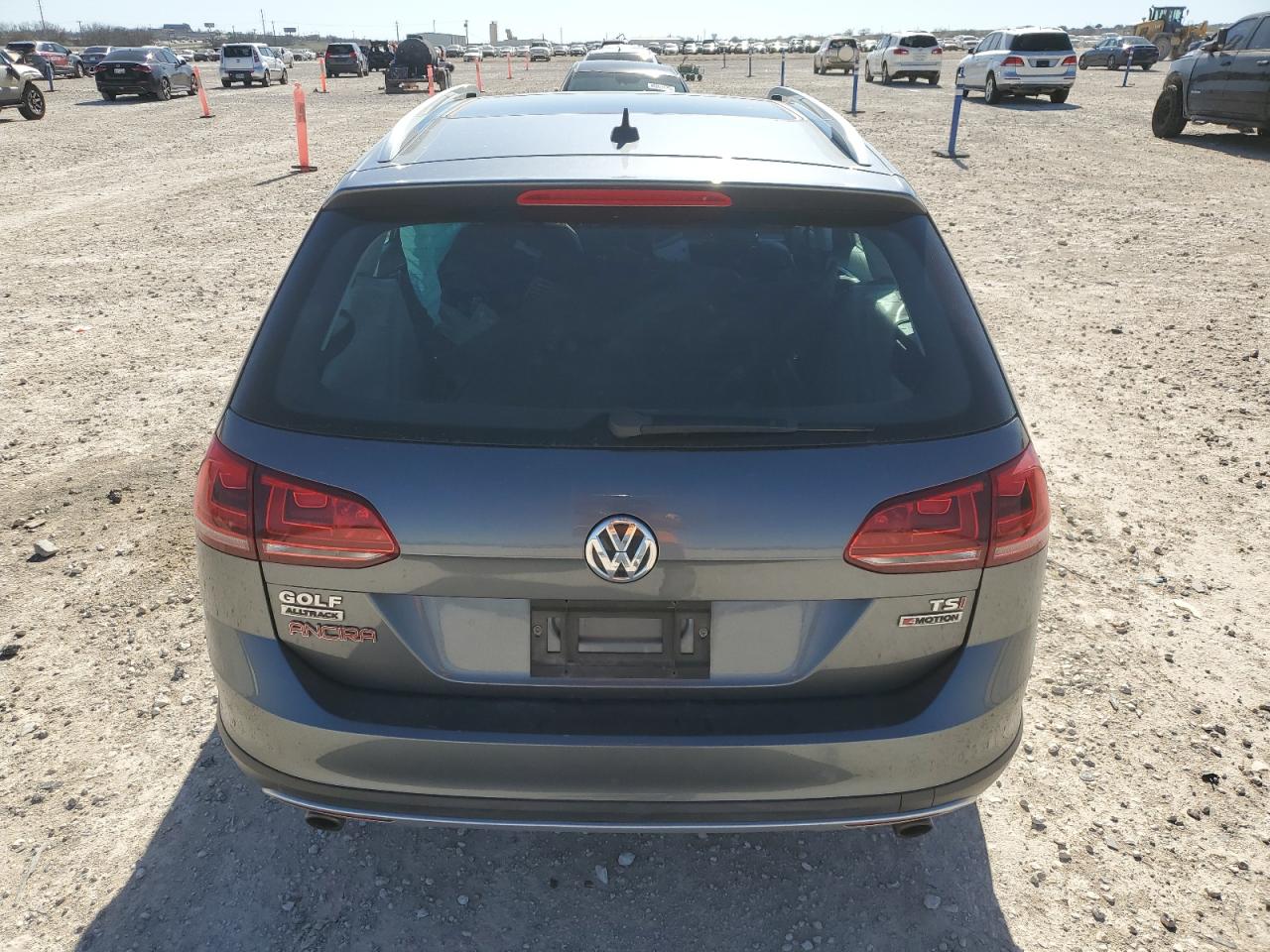 2017 Volkswagen Golf - Image 6