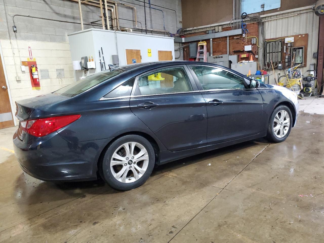 2013 Hyundai Sonata - Image 3