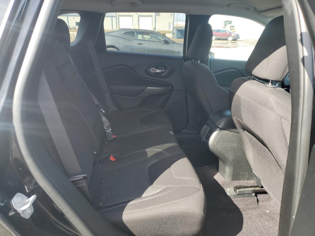 2019 Jeep Grand Cherokee - Image 11