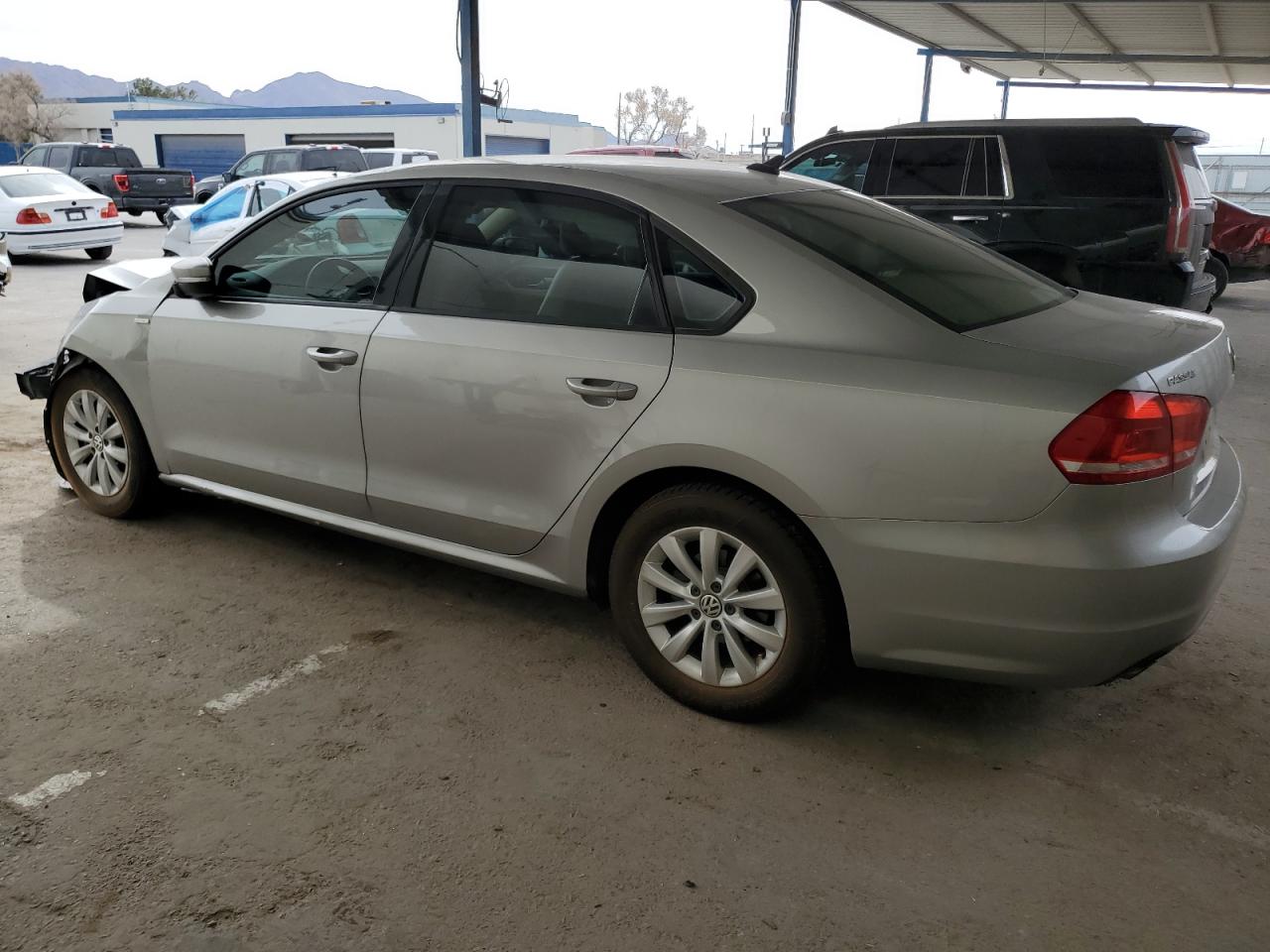 2014 Volkswagen Passat - Image 2