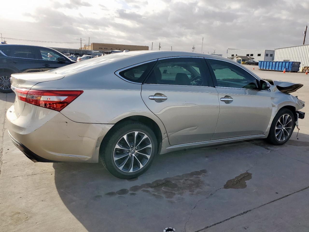 2016 Toyota Avalon - Image 3