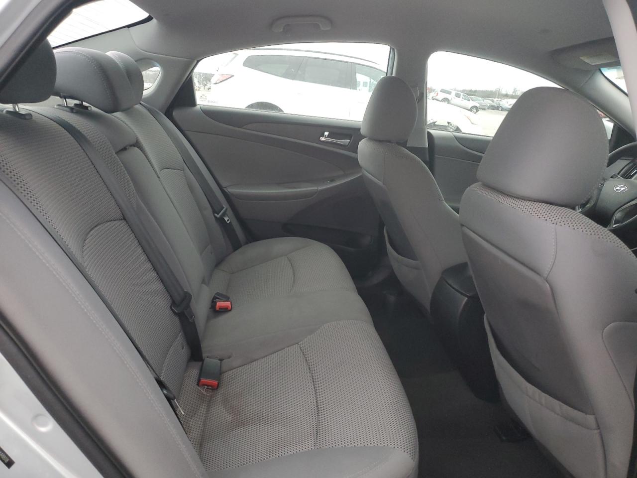 2012 Hyundai Sonata - Image 11