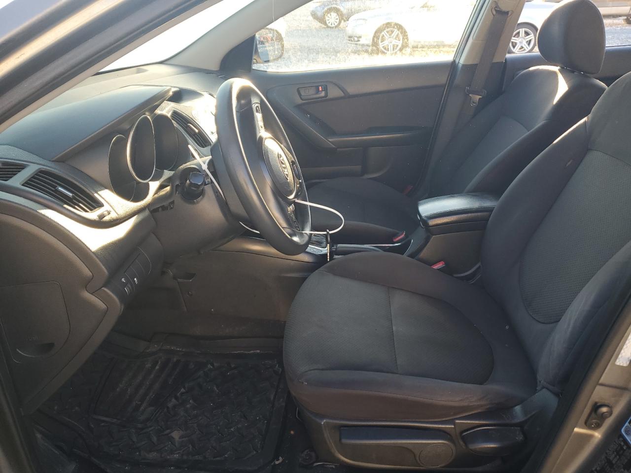 2011 Kia Forte - Image 7