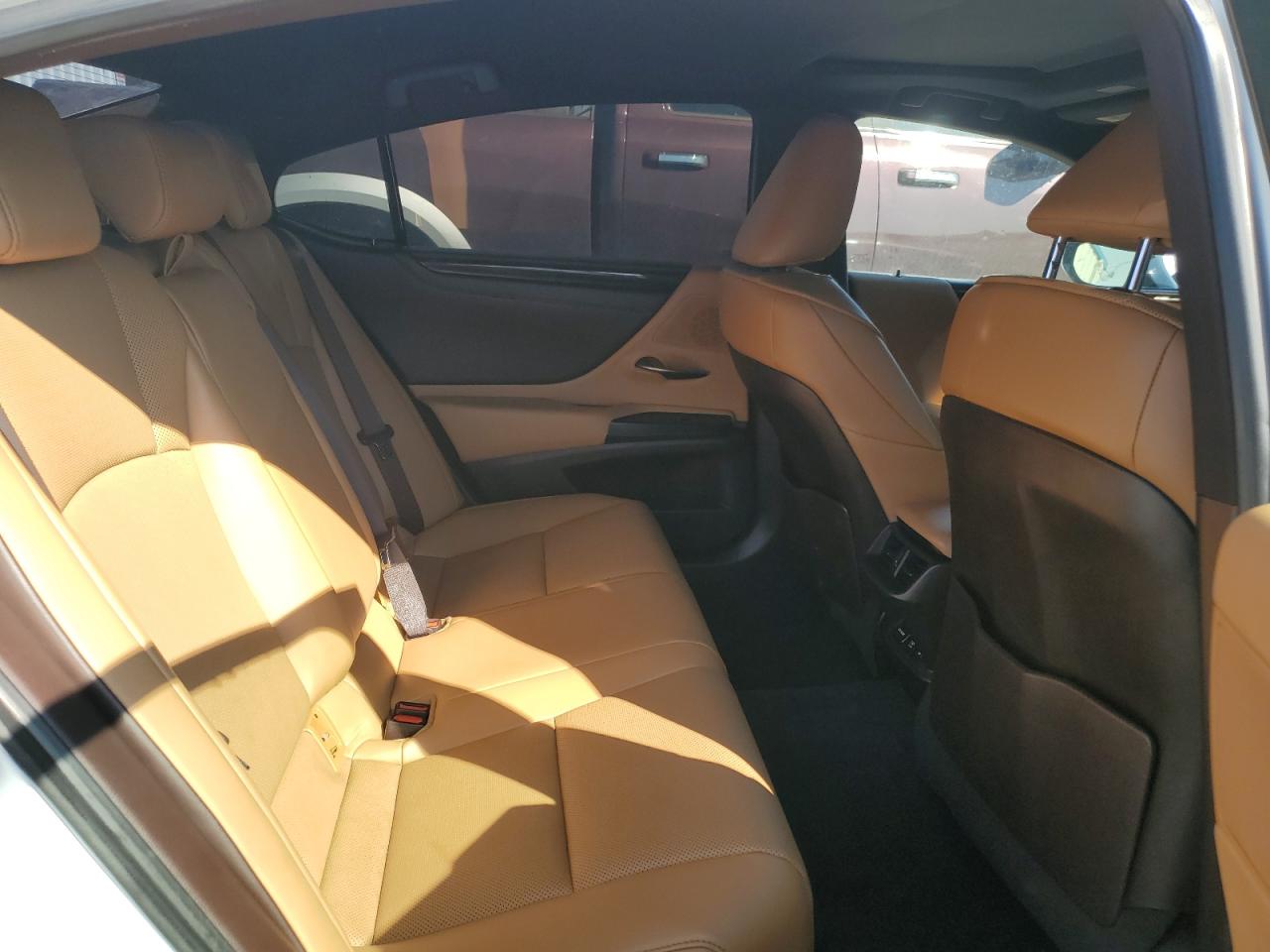 2021 Lexus ES - Image 10