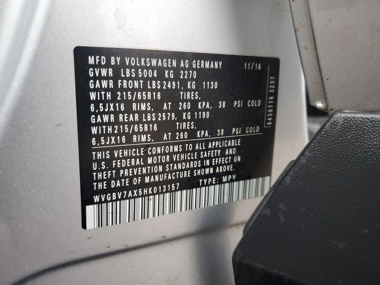 2017 Volkswagen Tiguan - Image 14