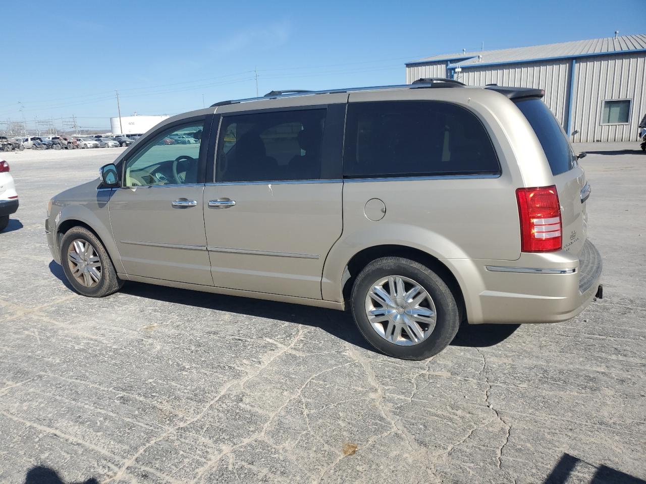 2009 Chrysler Town & Country - Image 2