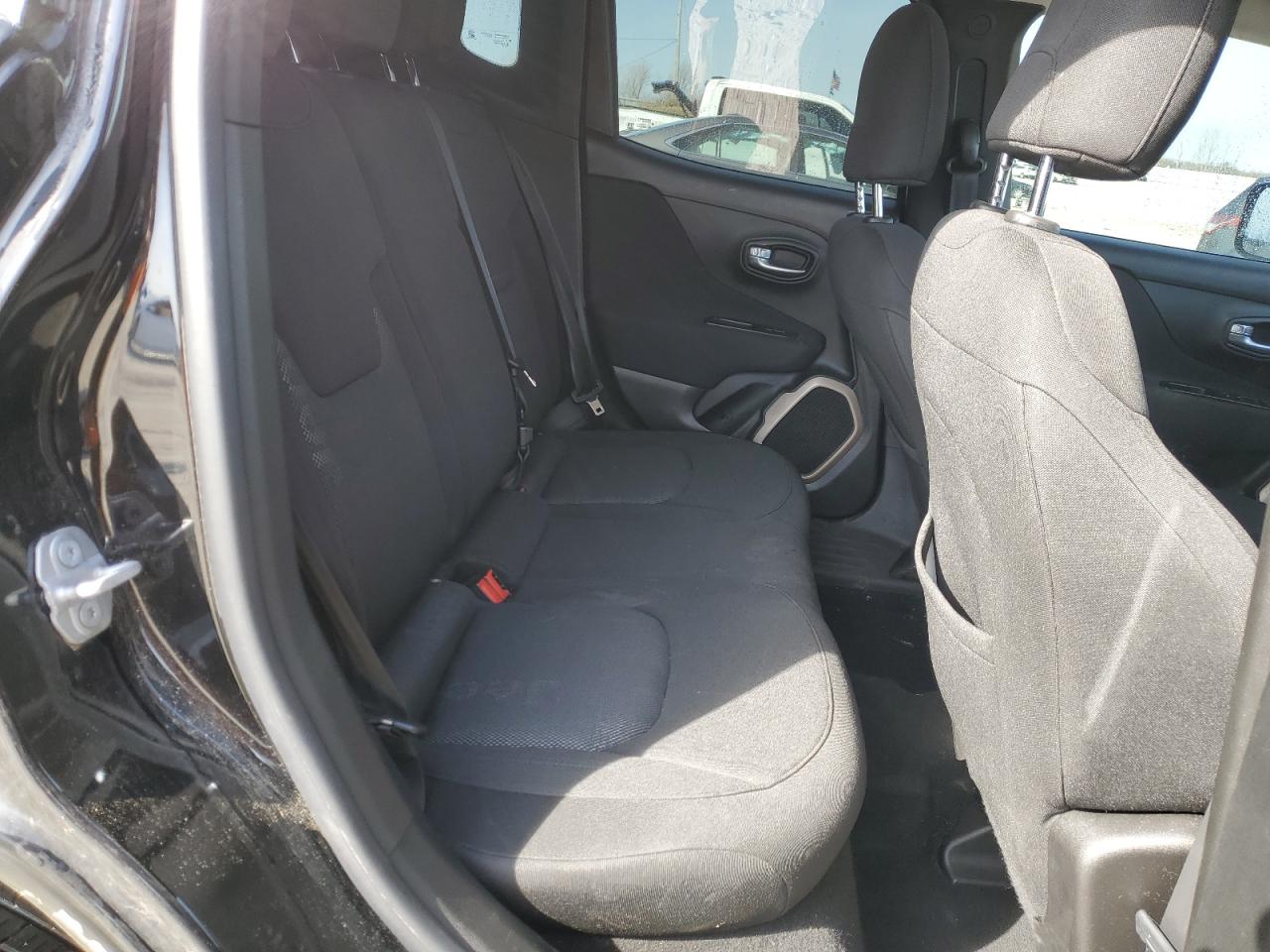 2017 Jeep Renegade - Image 11