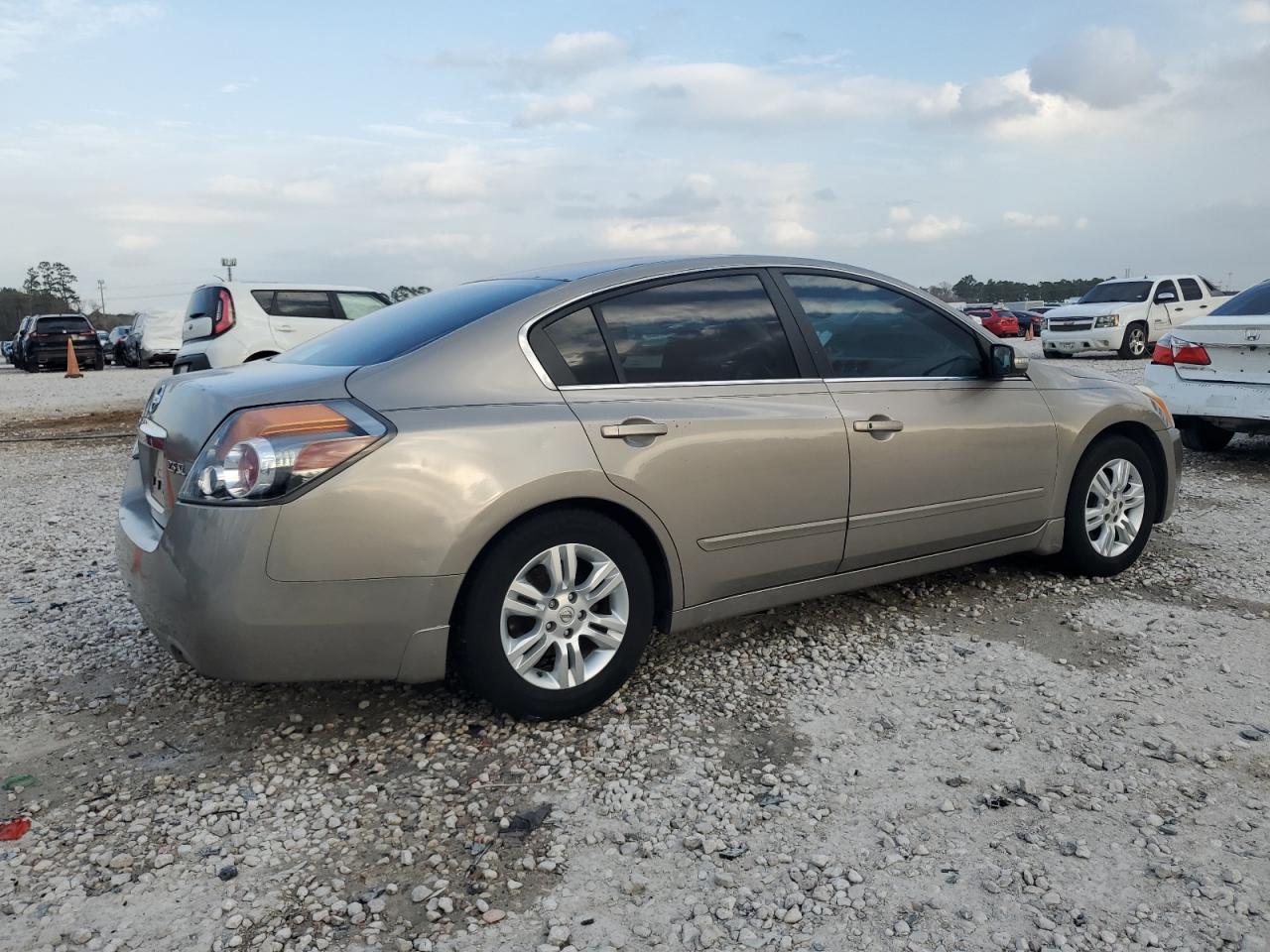 2011 Nissan Altima - Image 3