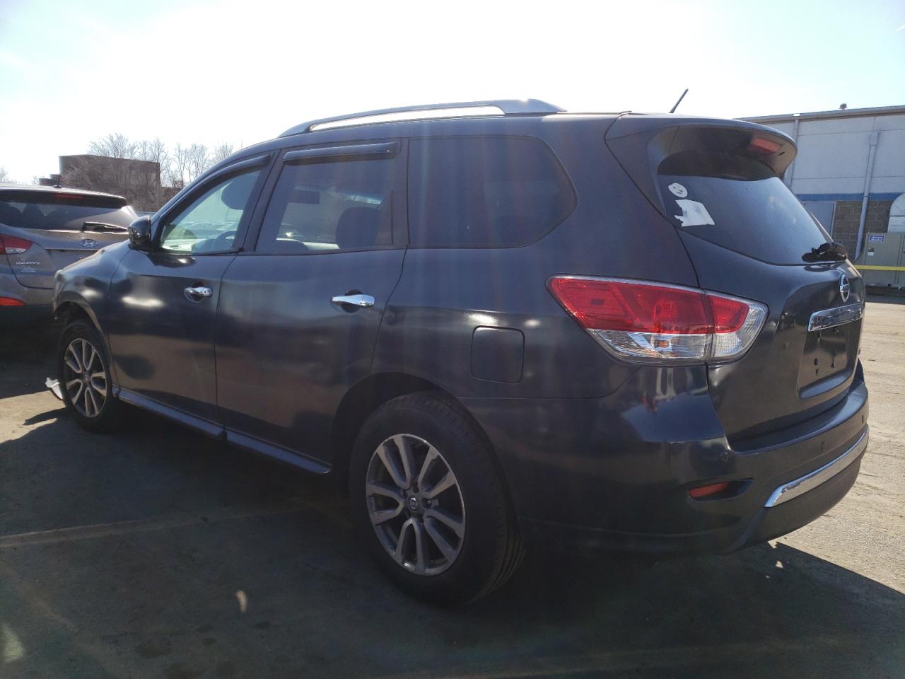 2013 Nissan Pathfinder - Image 2