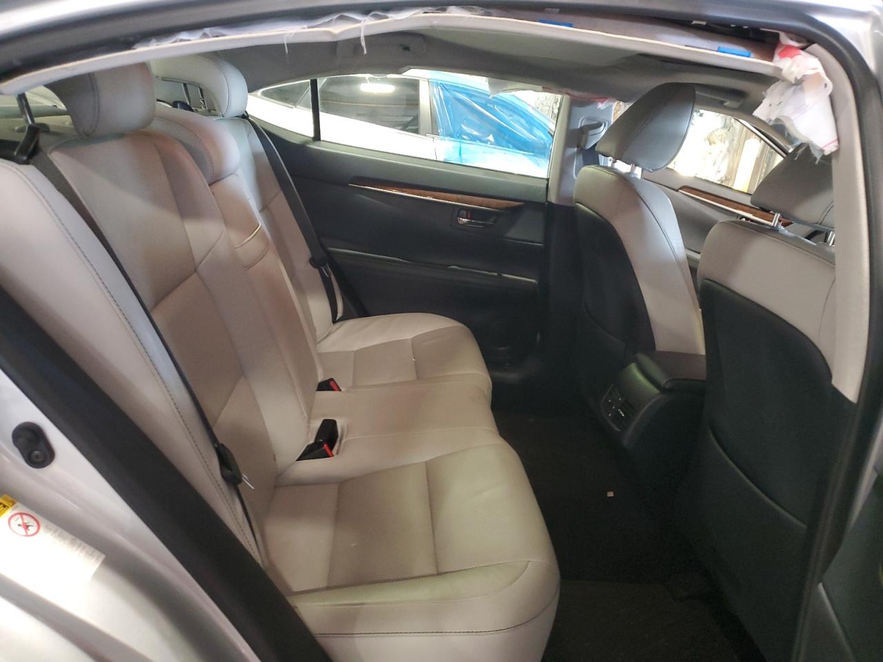 2014 Lexus ES - Image 10