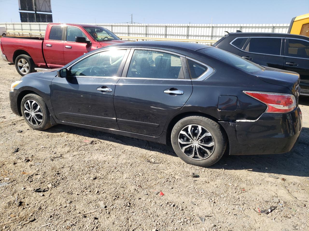 2015 Nissan Altima - Image 2