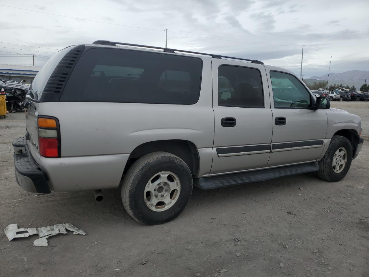 2005 Chevrolet Suburban - Image 3