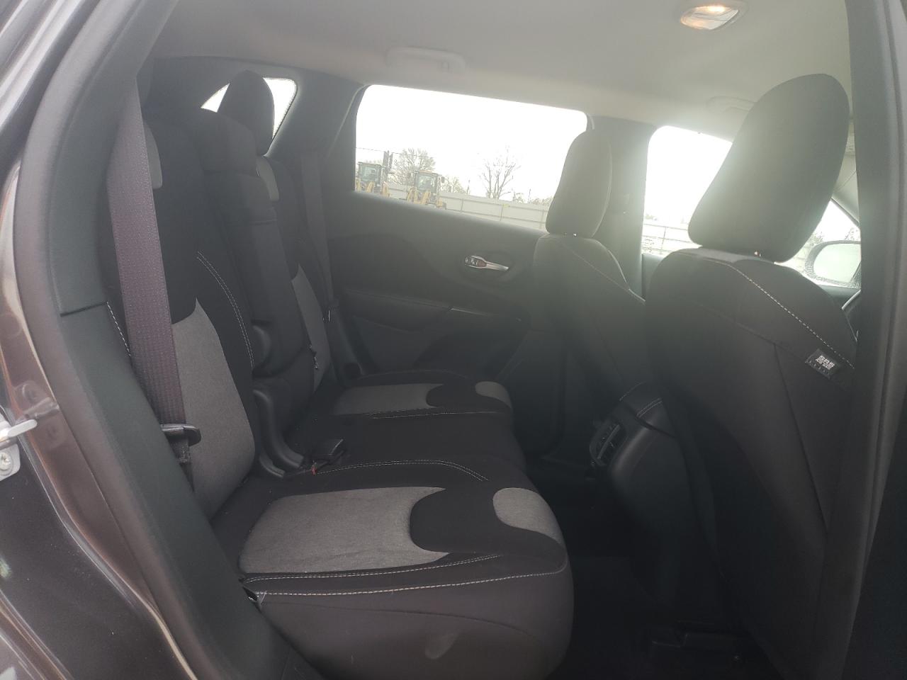 2016 Jeep Grand Cherokee - Image 12