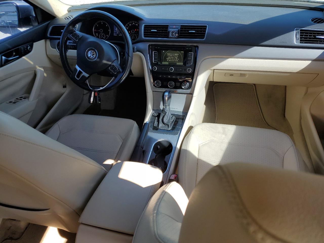 2014 Volkswagen Passat - Image 8