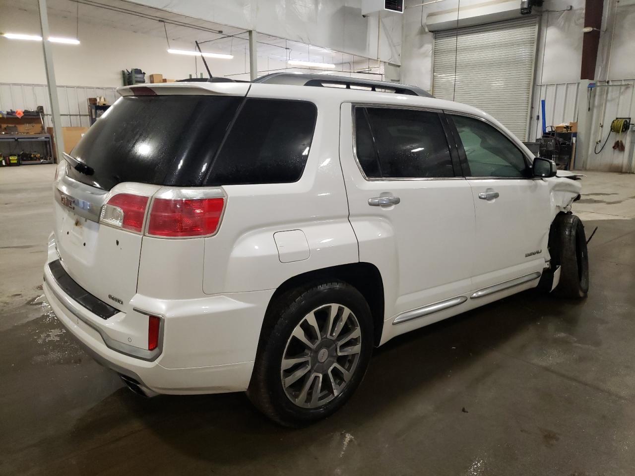 2017 GMC Terrain - Image 3